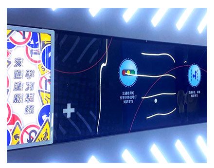 滑轨屏交通法规学习系统